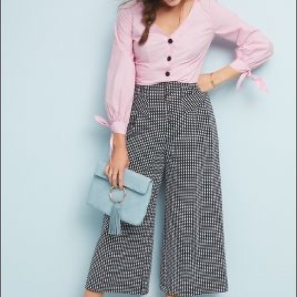 Anthropologie pull on Maeve Orwell wide leg cropped pants. Black and white